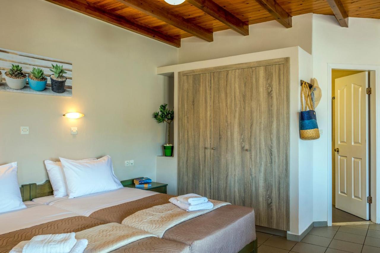 Theos Village Apartments Kato Daratso Esterno foto