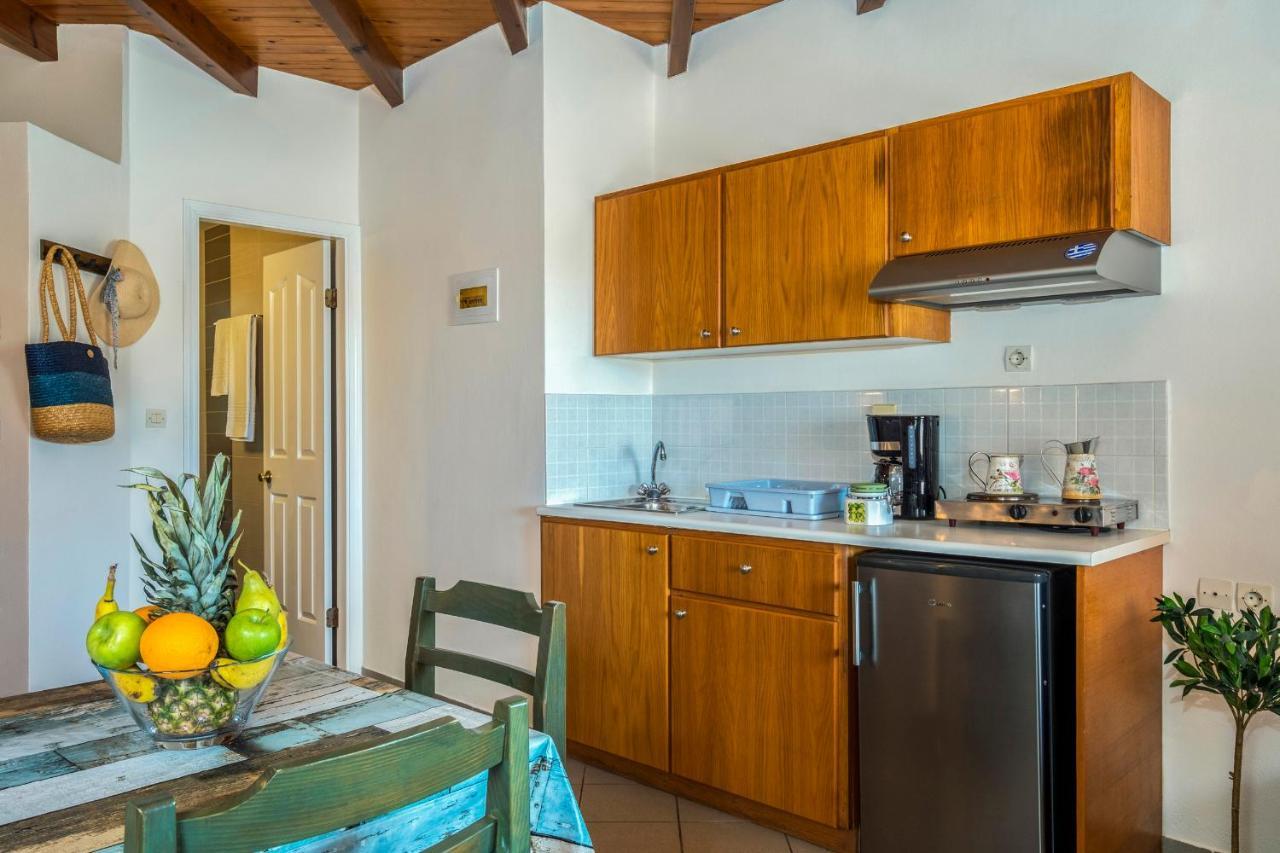 Theos Village Apartments Kato Daratso Esterno foto
