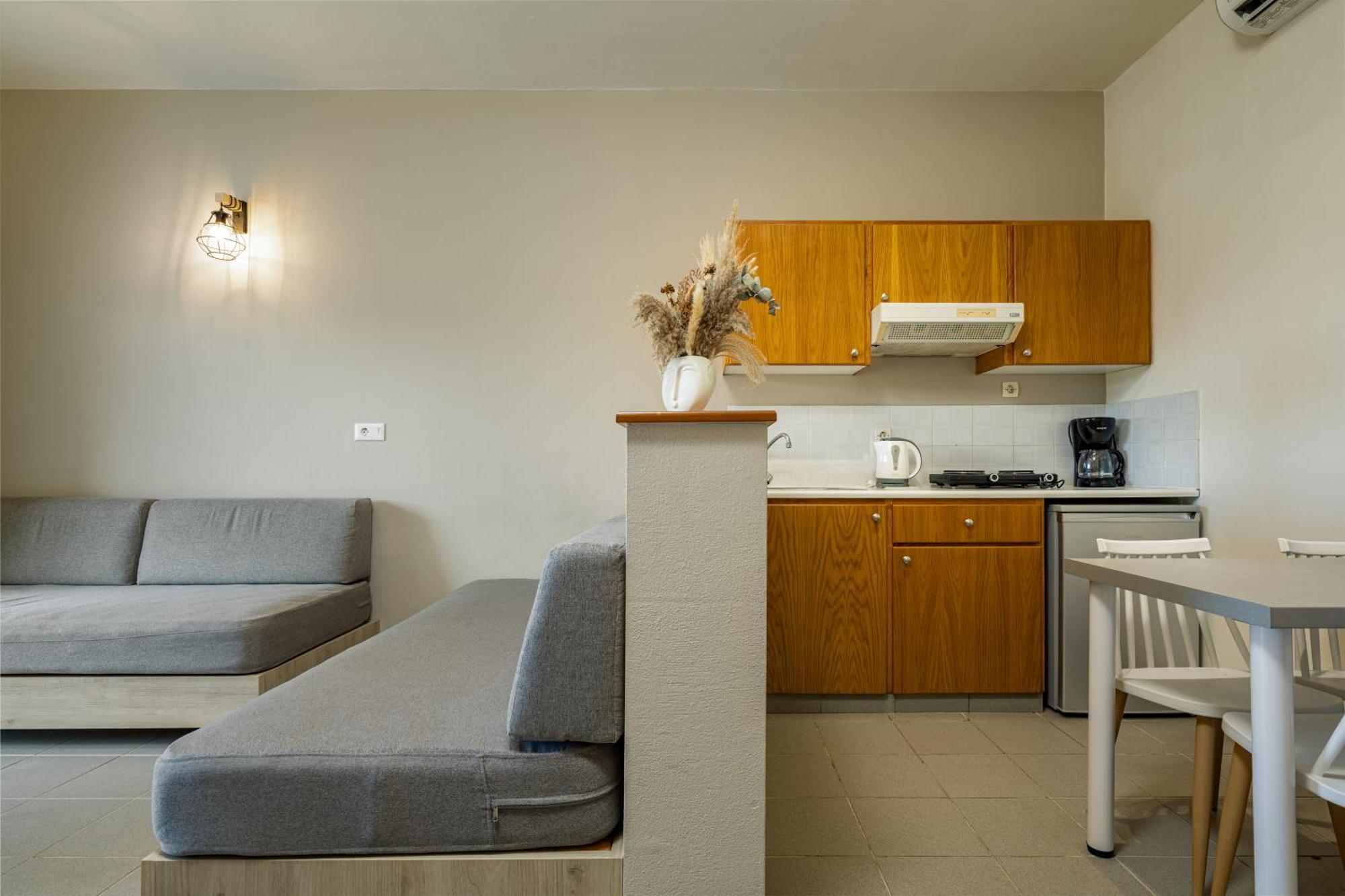 Theos Village Apartments Kato Daratso Esterno foto