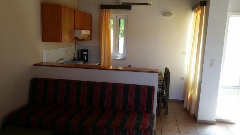 Theos Village Apartments Kato Daratso Esterno foto